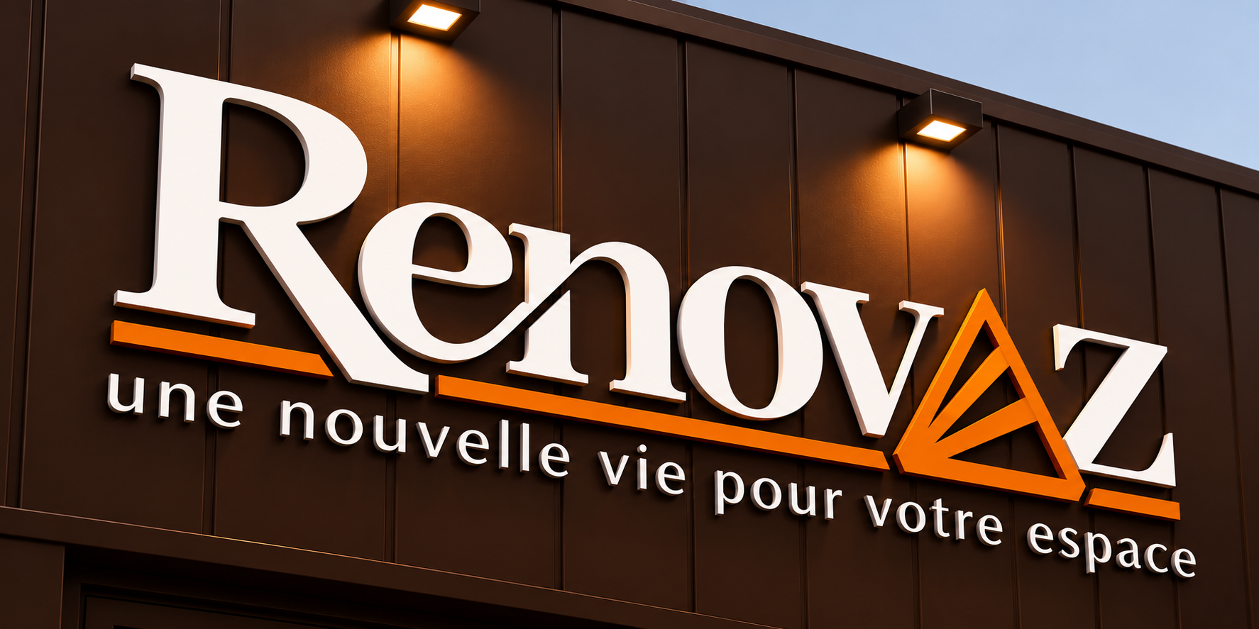 Logo Renovaz en lettres découpées sur une façade brune